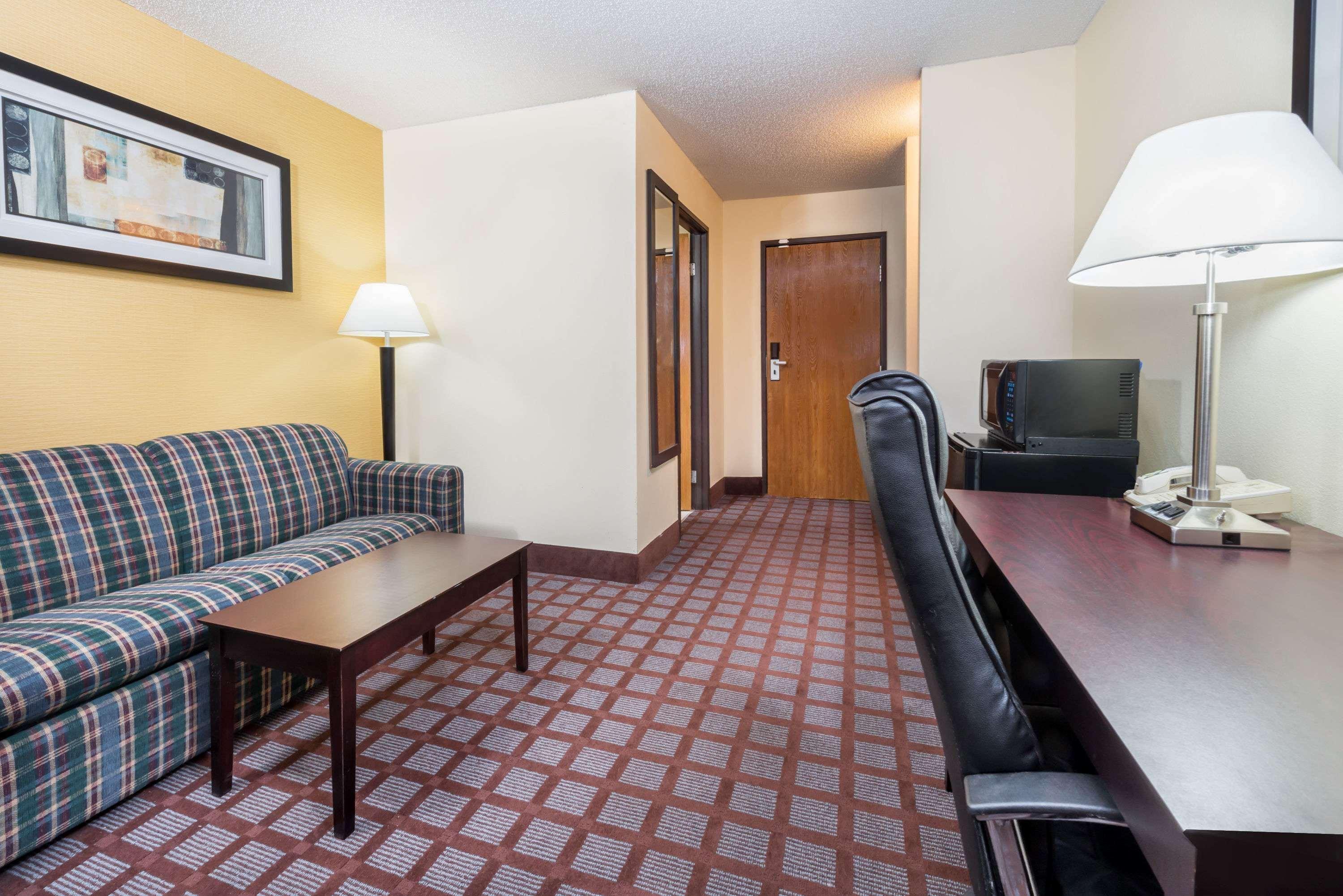 Super 8 By Wyndham Bloomington University Area Εξωτερικό φωτογραφία