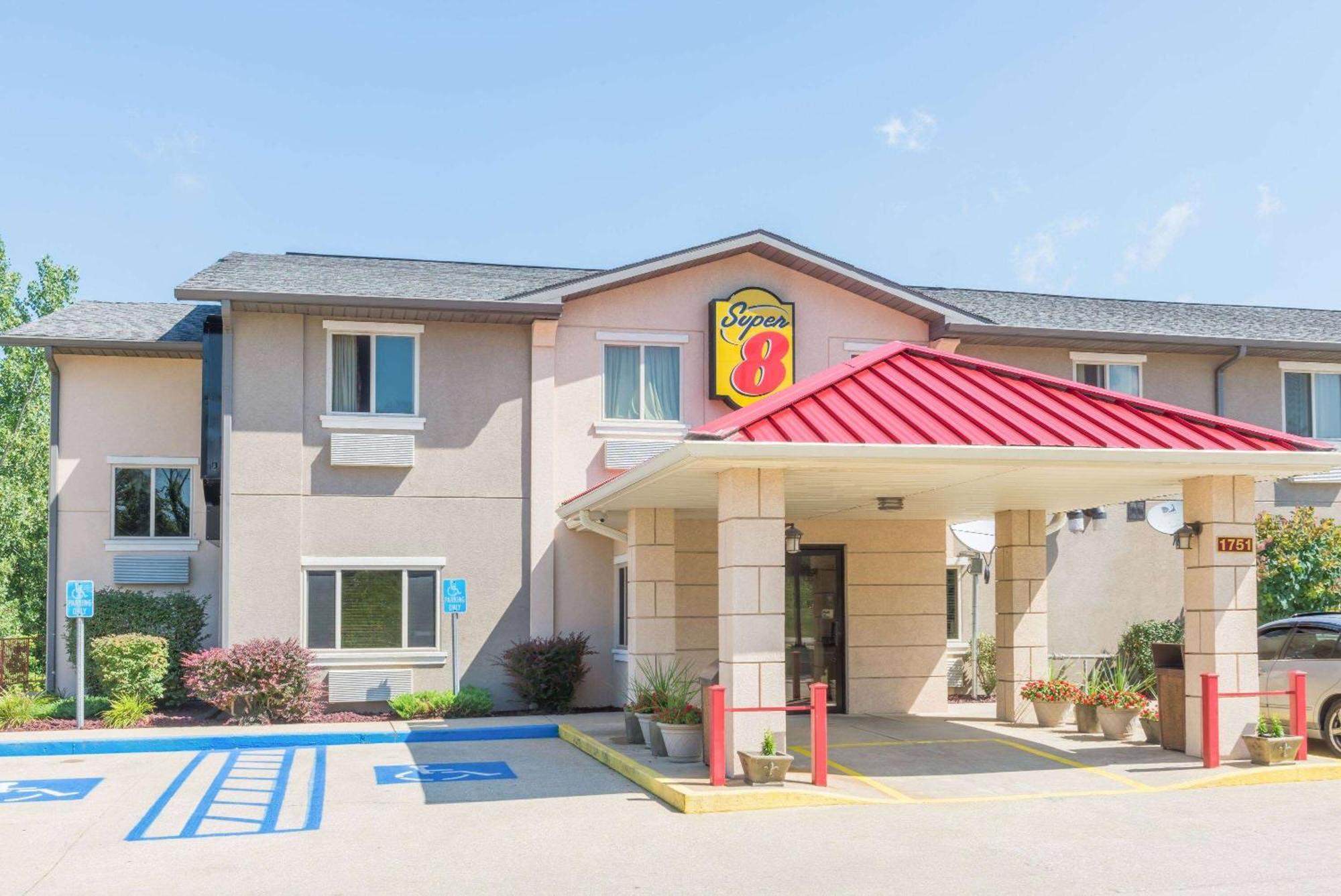 Super 8 By Wyndham Bloomington University Area Εξωτερικό φωτογραφία