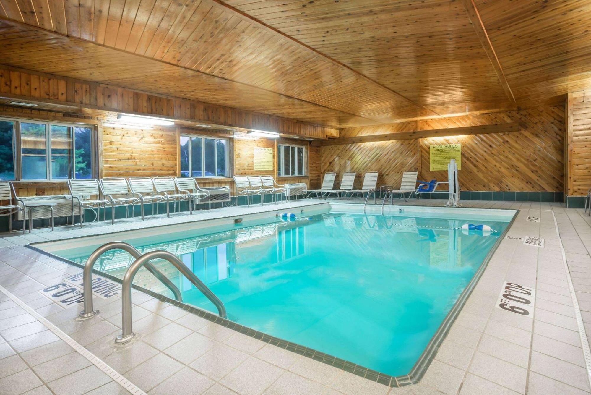 Super 8 By Wyndham Bloomington University Area Εξωτερικό φωτογραφία