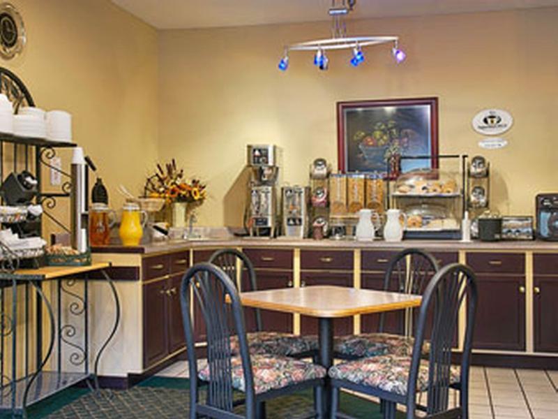 Super 8 By Wyndham Bloomington University Area Εξωτερικό φωτογραφία